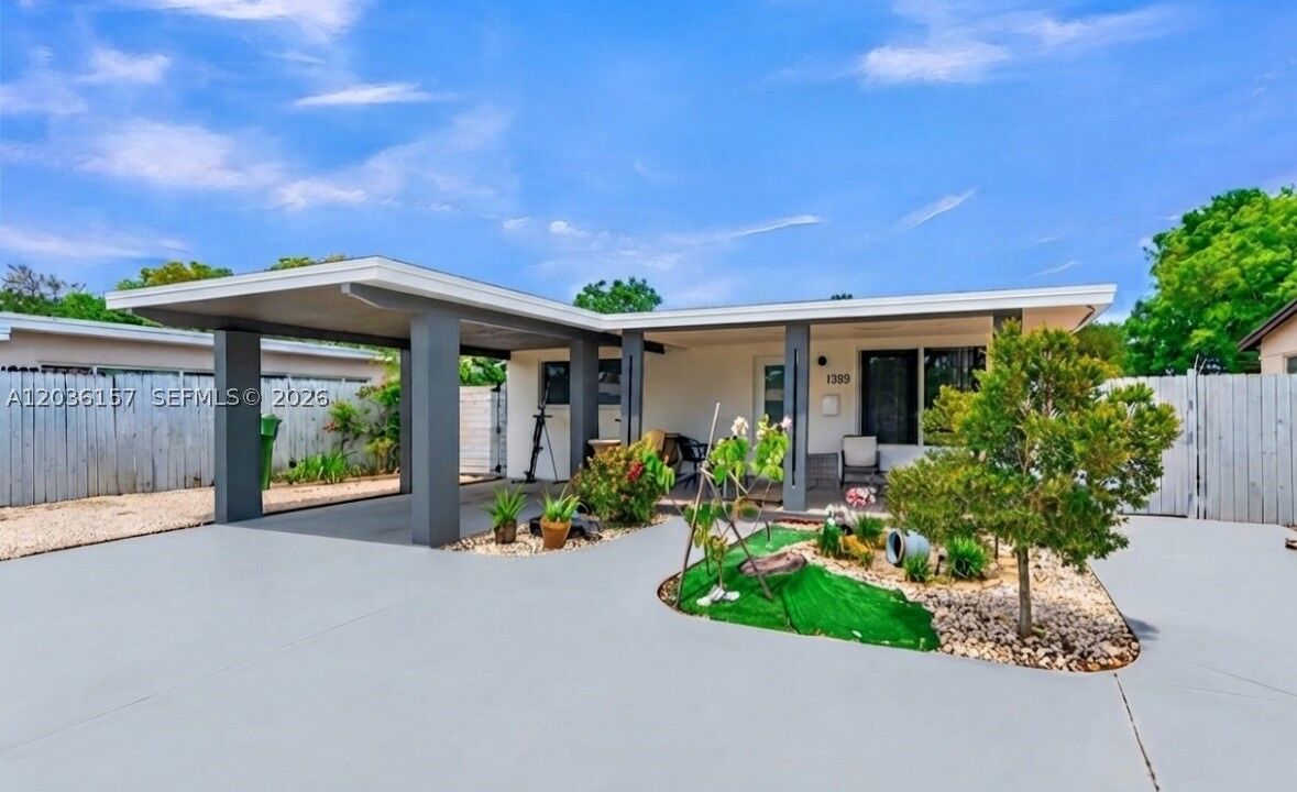 Property Photo:  1380 SW 34th Ave  FL 33312 