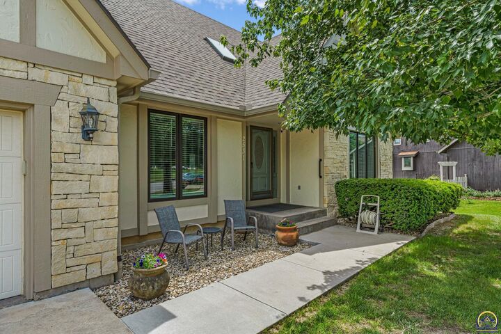 Property Photo:  2531 SW Pepperwood Ct  KS 66614 