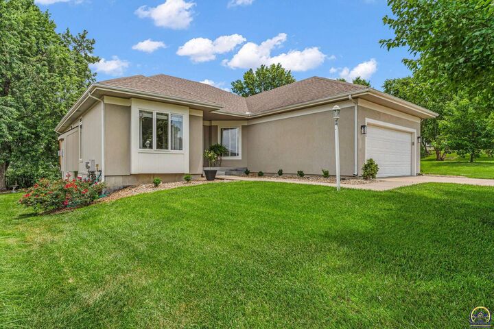 Property Photo:  940 SW Woodbridge Ct  KS 66606 