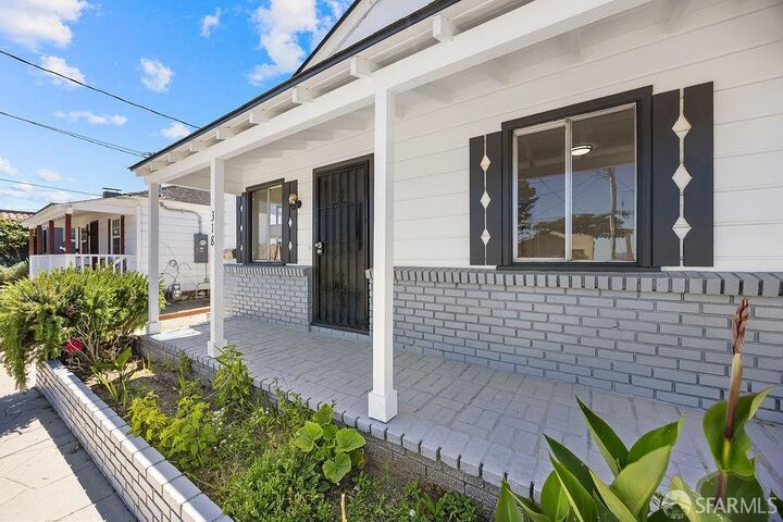 Property Photo:  318 Clay Street  CA 93940 