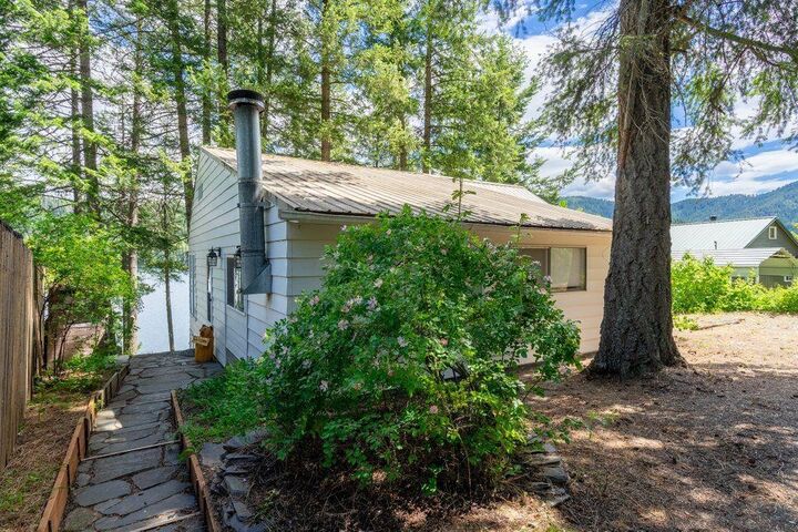 Property Photo:  71 Levi Rd  WA 99156 