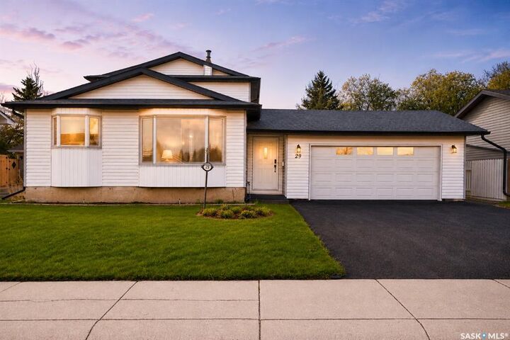 29 Edelweiss Crescent — photo 1