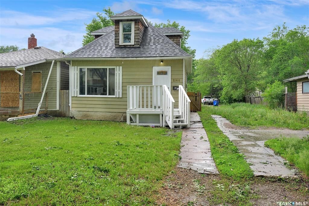 Property Photo: 1146 Robinson Street SK S4T 2M9
