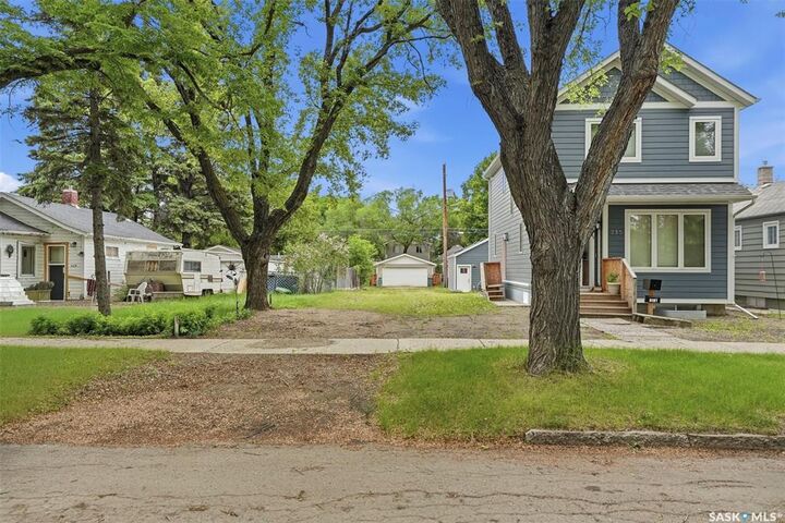 Property Photo:  233 1st Street E  SK S7H 1R8 