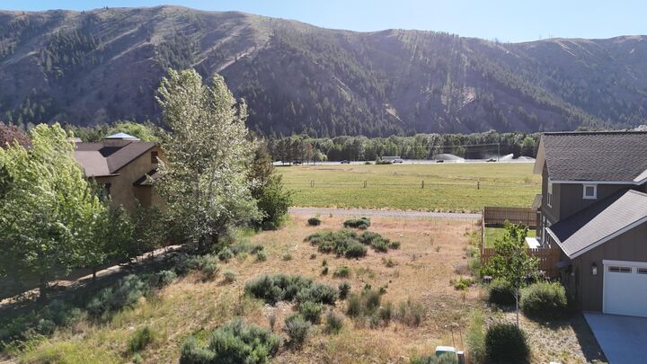 Property Photo: 1351 N 2nd Ave ID 83333
