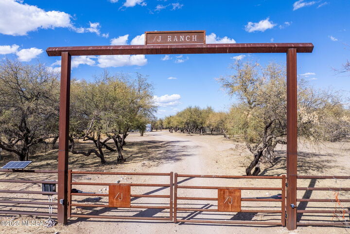 Property Photo:  49 Right Of Way Road  AZ 85646 