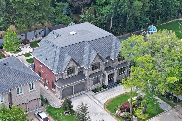 Property Photo: 36 Farrington Drive ON M2L 2B6