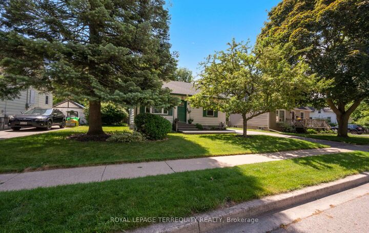 33 Rogers Road — photo 1