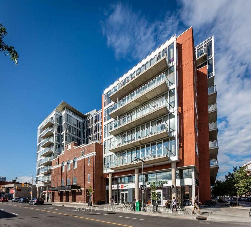 Property Photo: 349 McLeod Street 723 ON K2P 0S1