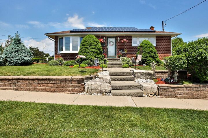 744 Shelley Avenue — photo 1