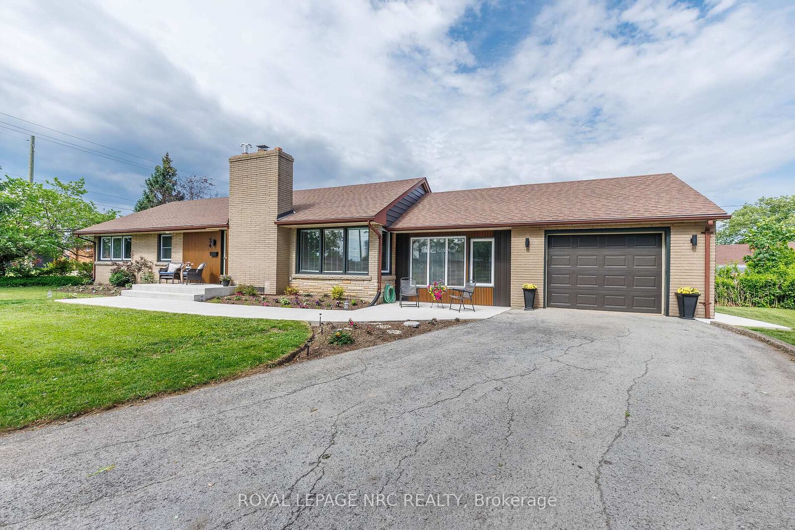 Property Photo: 24 Munro Street ON L2V 2V8