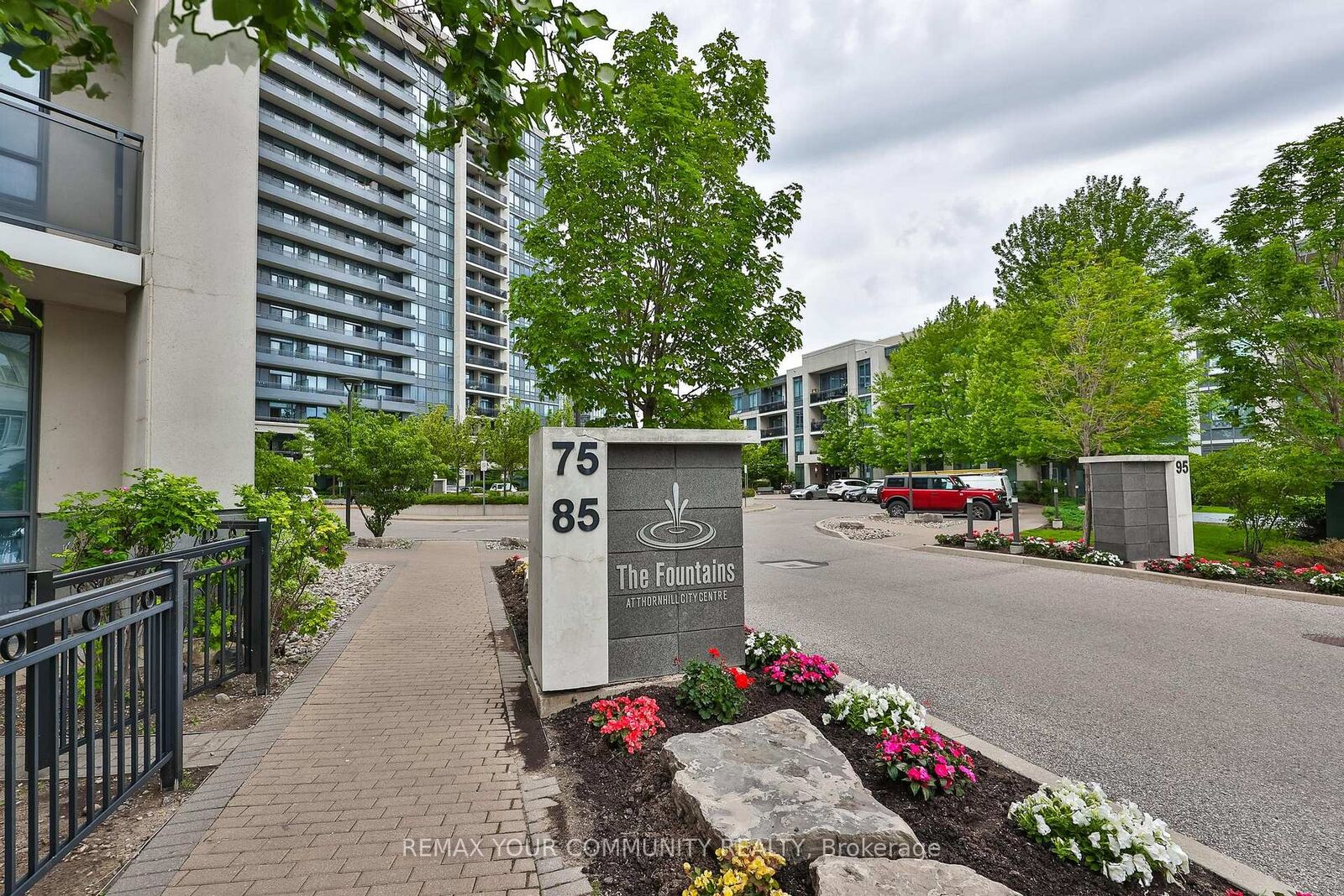 Property Photo: 75 North Park Road 1601 ON L4J 0H8