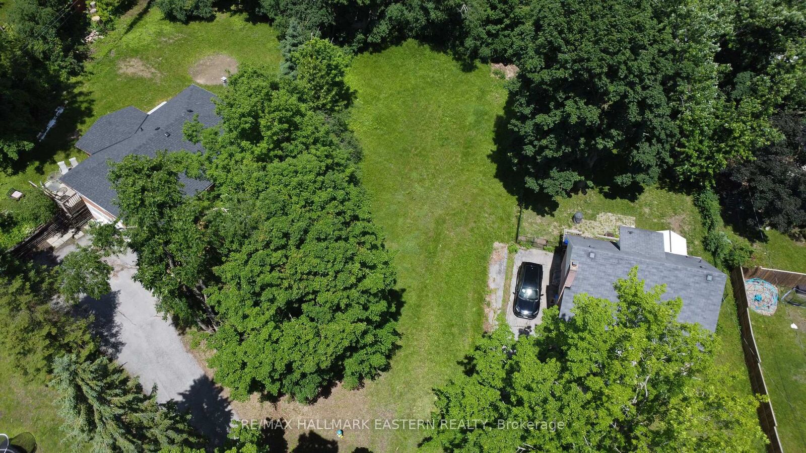 Property Photo:  33 Greenhill Drive N  ON K9J 6E2 