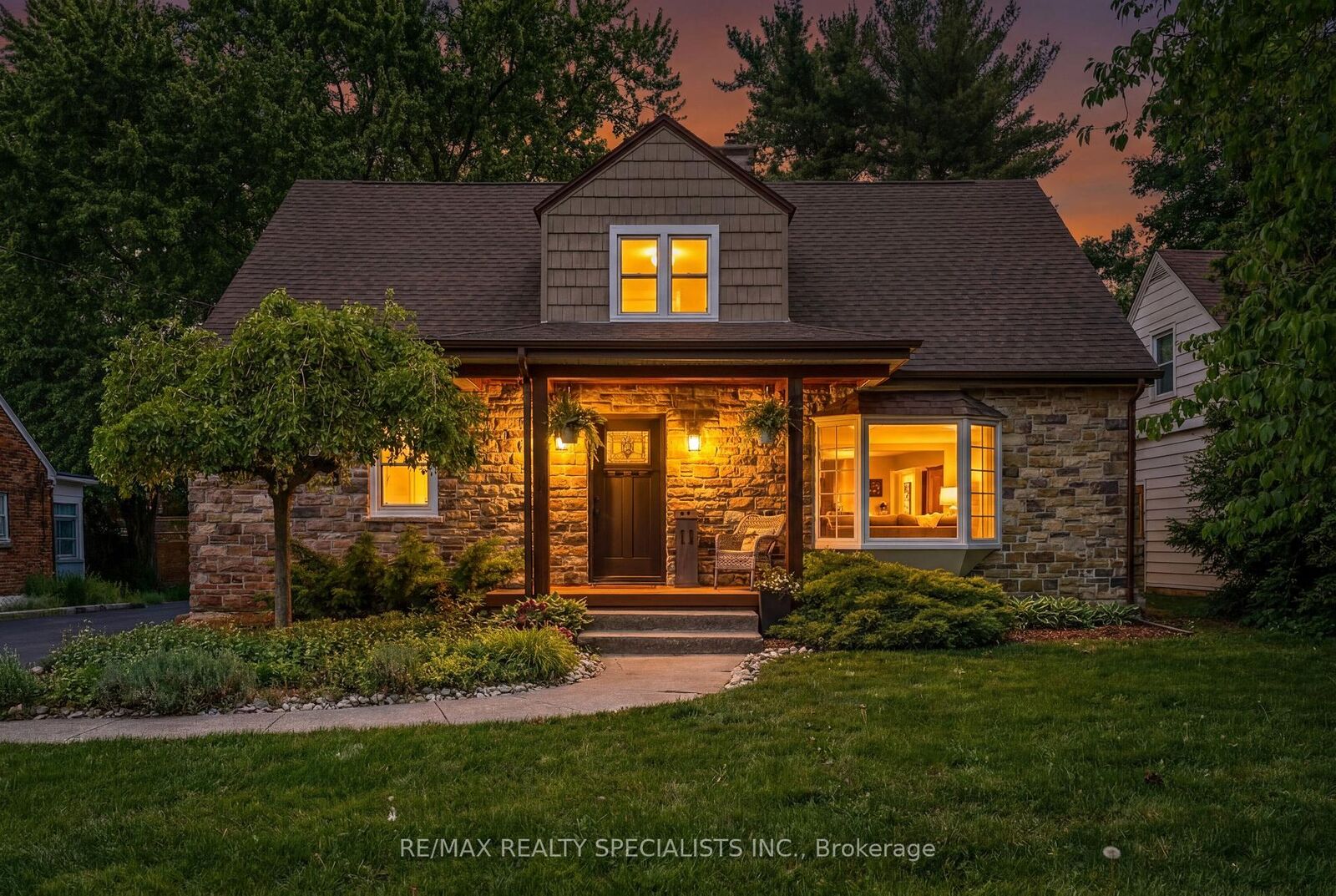 Property Photo: 11 Kingsway Boulevard ON L3M 3E4