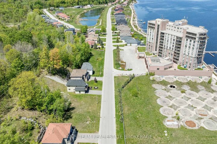Property Photo:  722 Aberdeen Boulevard  ON L4R 5P1 