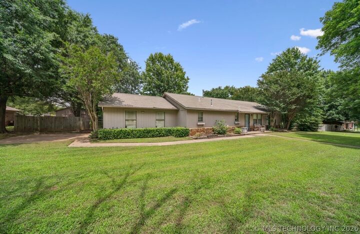 Property Photo:  25001 E 110th Street S  OK 74014 
