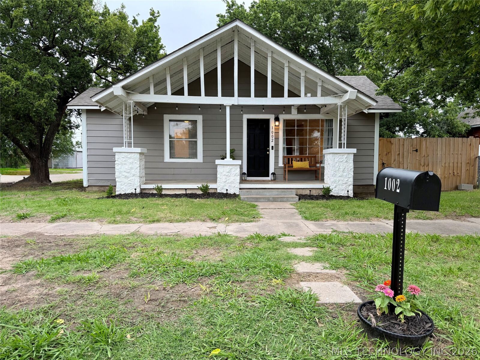 Property Photo: 1002 E Walnut Street OK 74023