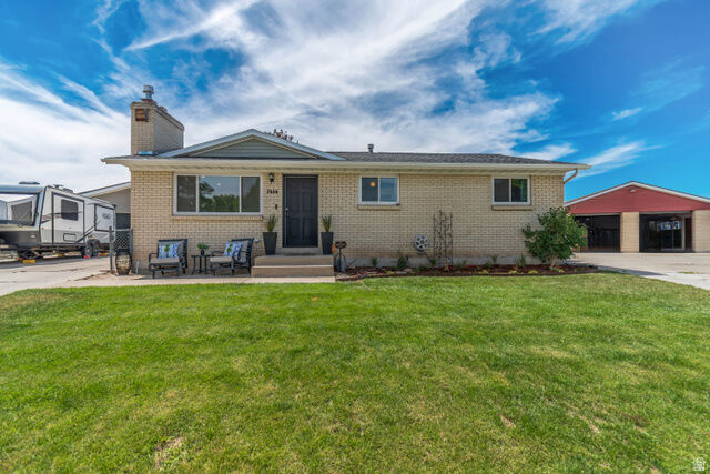 Property Photo: 7222 S Robin Way W UT 84084