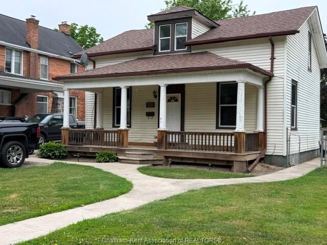 303 Wellington Street West — photo 1