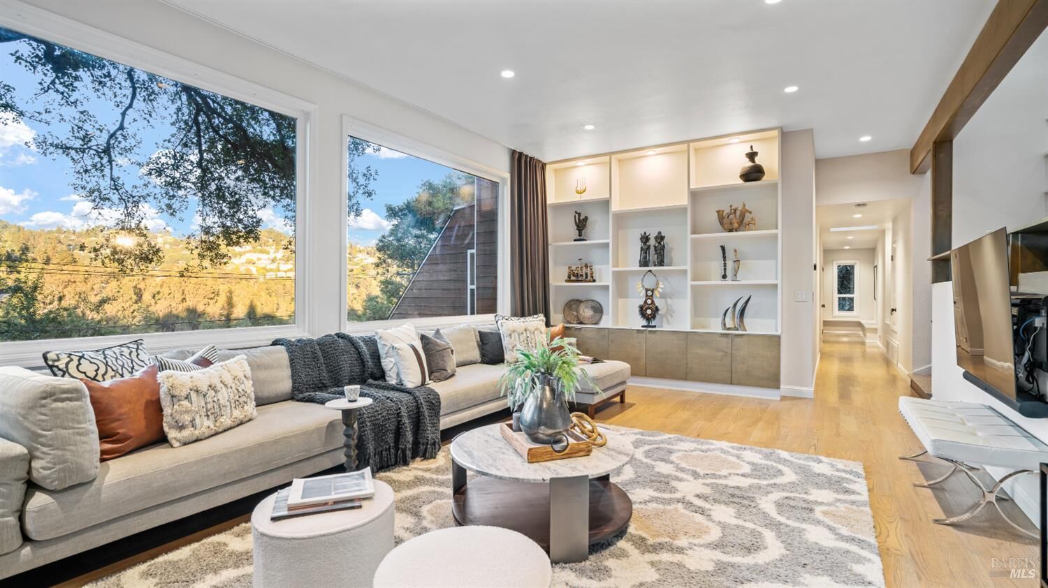 Property Photo: 5595 Estates Drive CA 94618