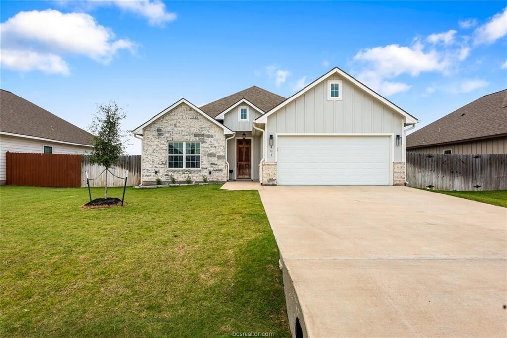 Property Photo:  401 Brazos Bend  TX 77878 