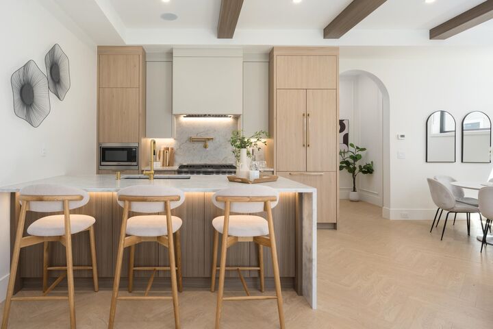 Property Photo: 3391 Victoria Drive 2 BC V5N 4M3