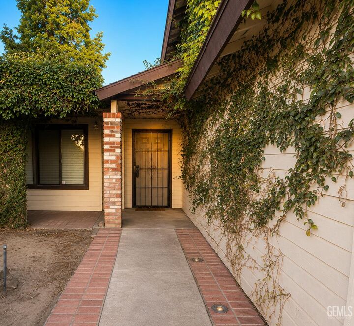 Property Photo: 9001 Coulter Court CA 93311