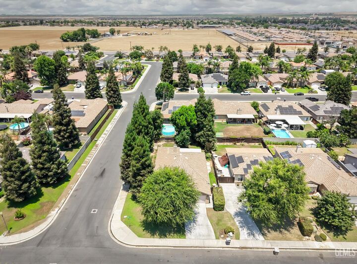 Property Photo:  9908 Commodore Drive  CA 93312 