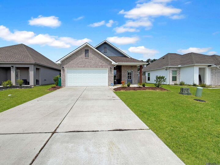 Property Photo: 28439 Middlebrook Way LA 70726