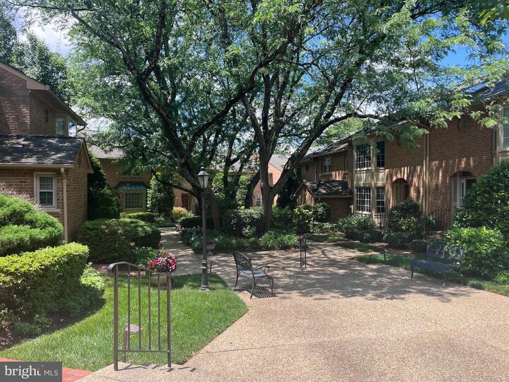 Property Photo: 7328 Aynsley Lane VA 22102