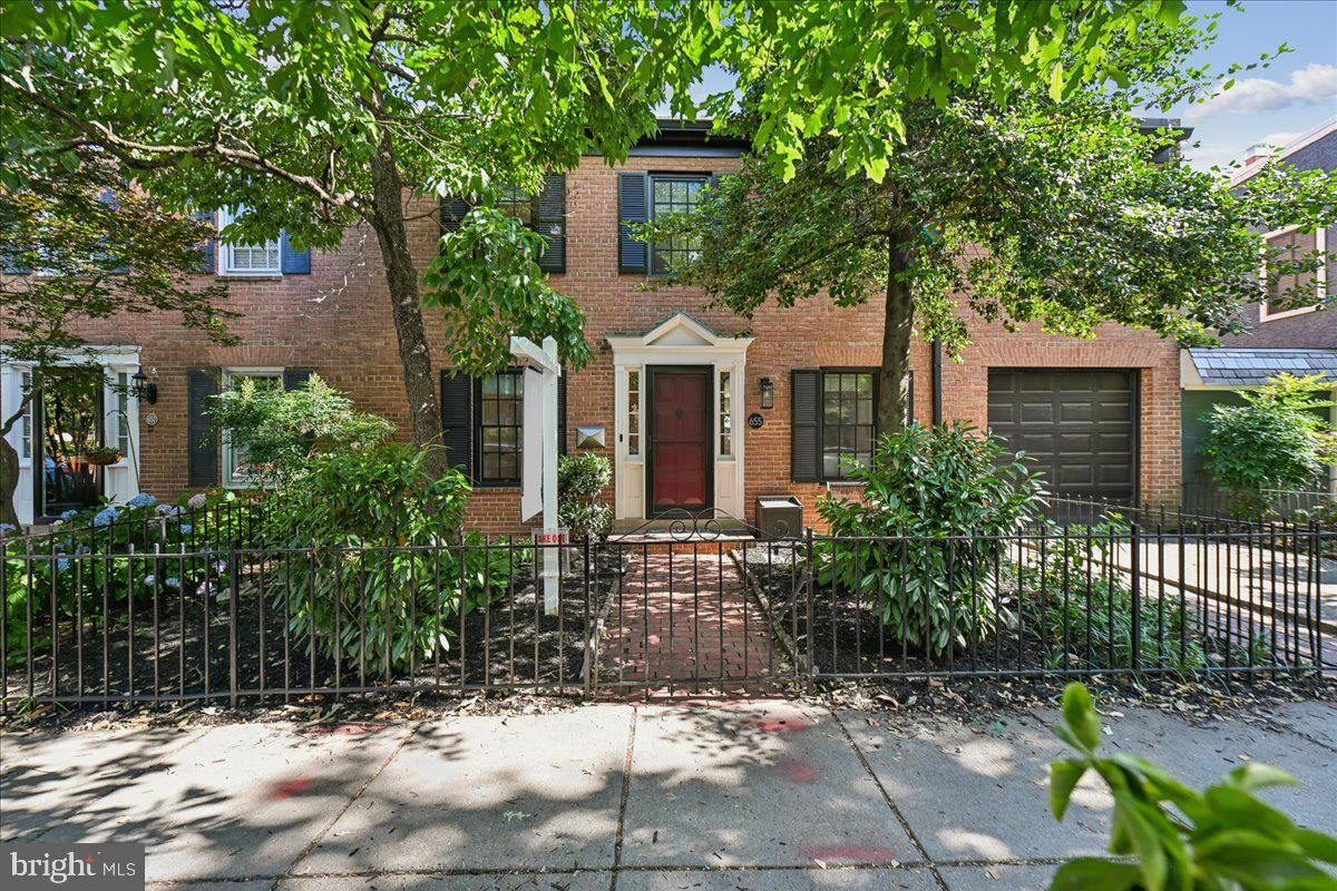 Property Photo:  655 E Street SE  DC 20003 
