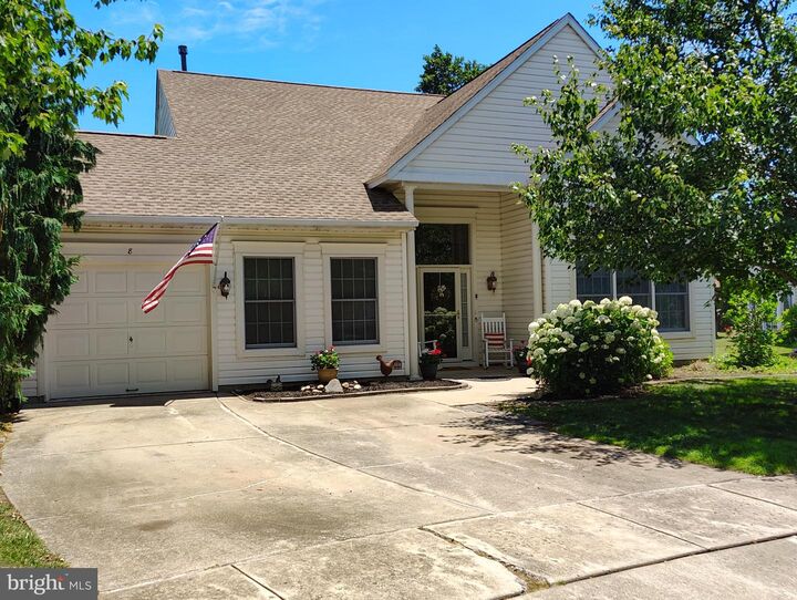 Property Photo:  8 Parkview Circle  NJ 08022 