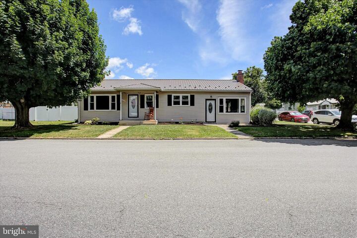 Property Photo:  605 Prospect Avenue  PA 17257 