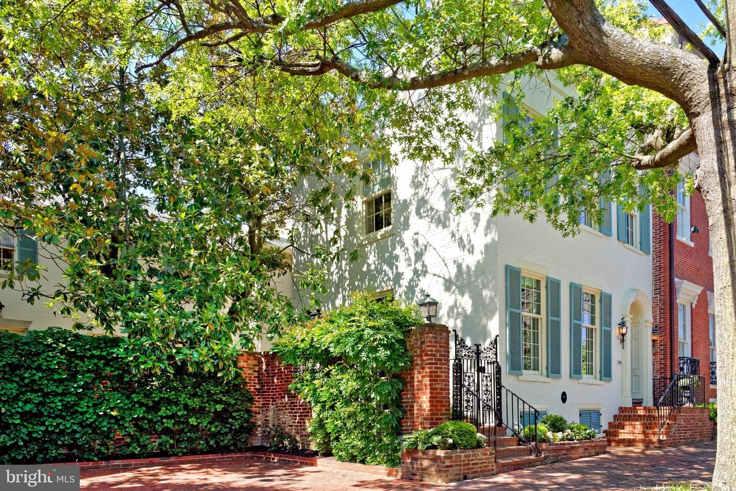 Property Photo: 516 Duke Street VA 22314