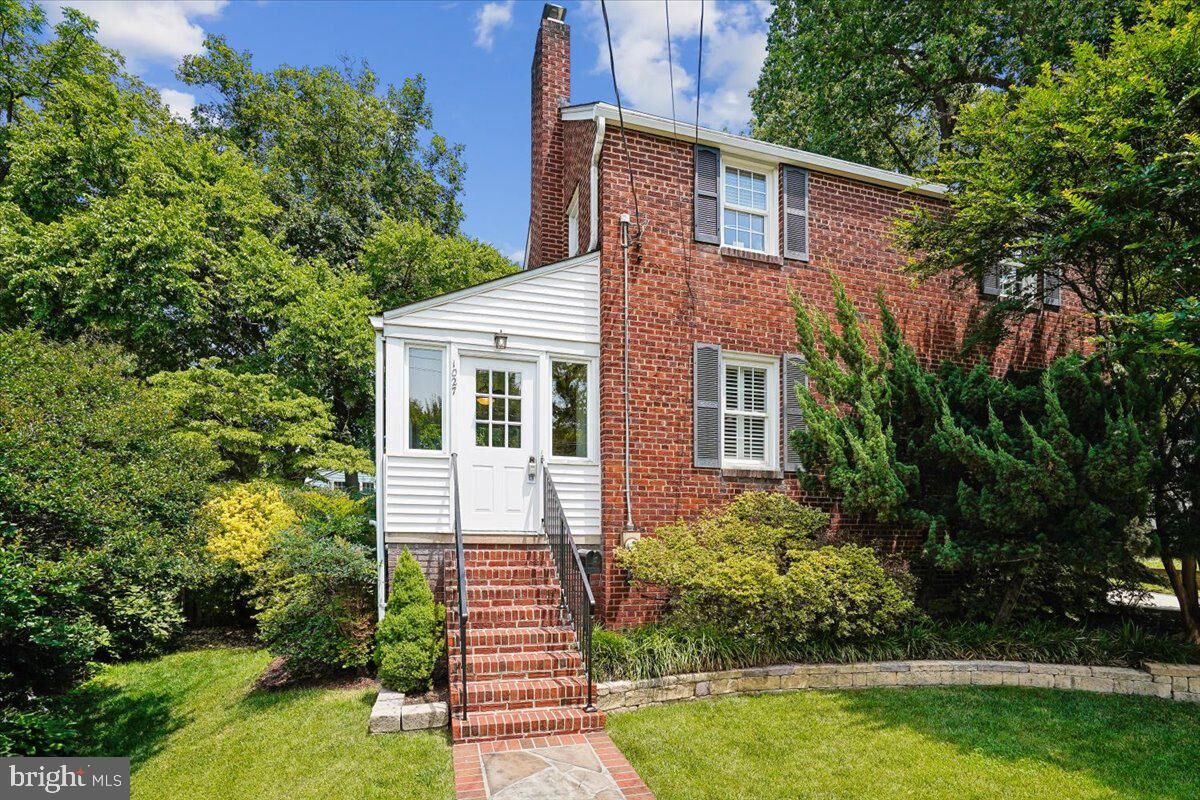 Property Photo:  1027 N McKinley Road  VA 22205 