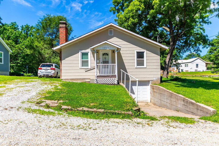 Property Photo: 1211 4th St MO 65233