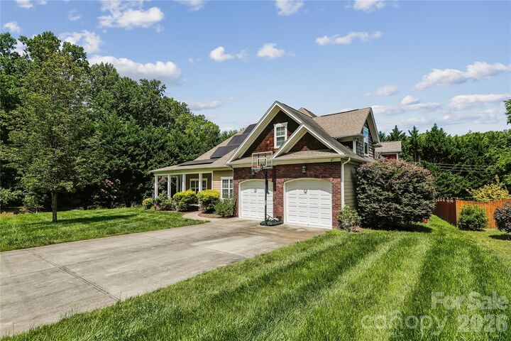 Property Photo: 10703 Middle Acres Road NC 28213