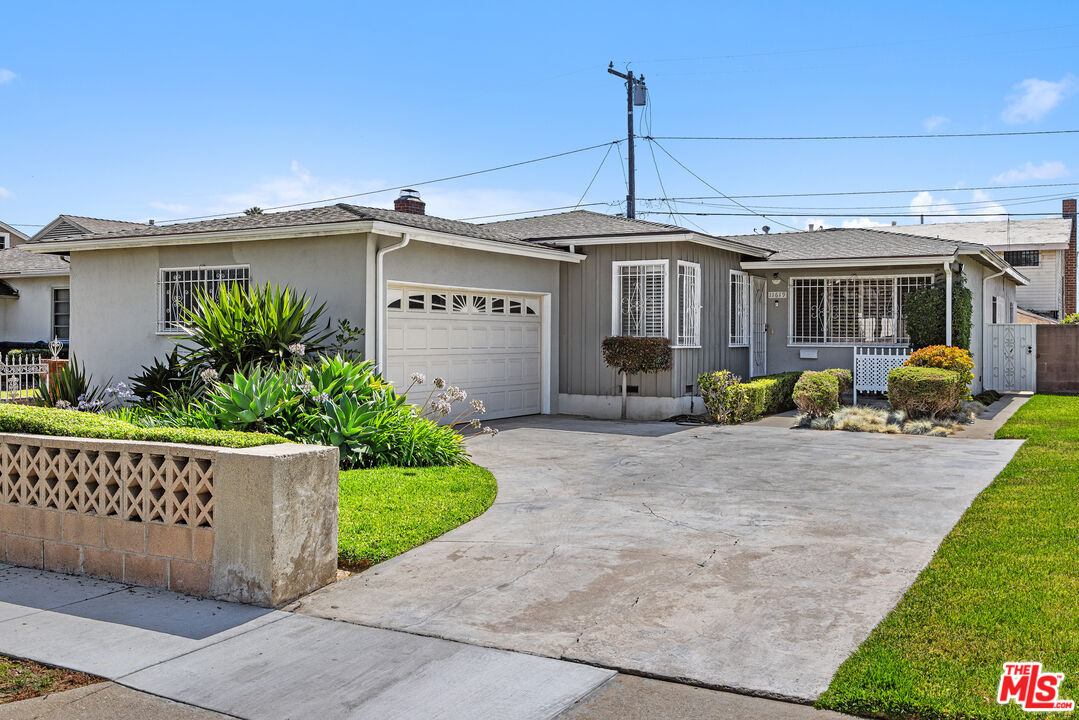 Property Photo: 11619 Daleside Ave CA 90250