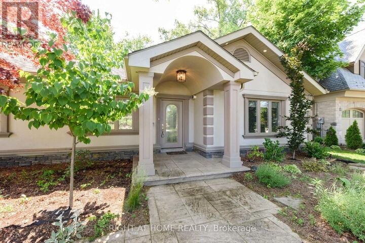 Property Photo:  176 Maplewood Road  ON L5G 2M6 