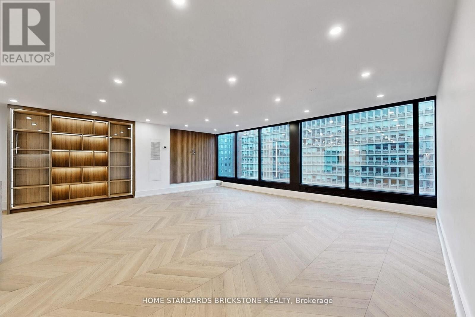 Property Photo:  110 Bloor Street West 1009  ON M5S 2W7 
