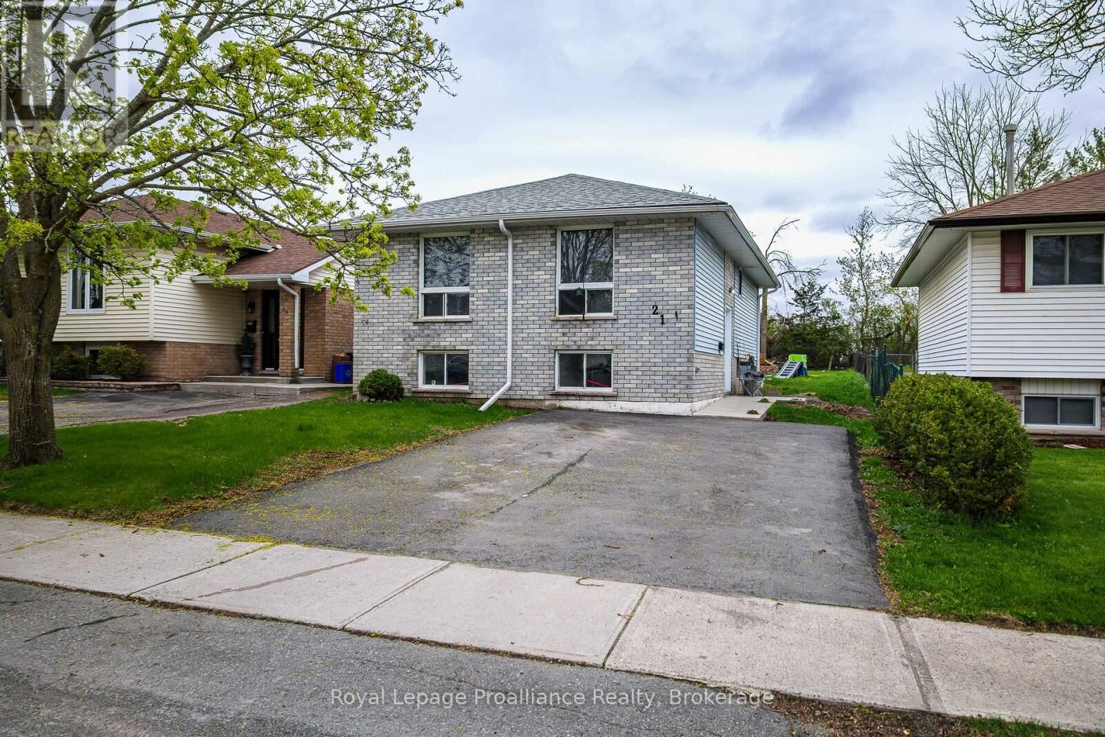 Property Photo:  21 Pepper Avenue  ON K8P 4R2 