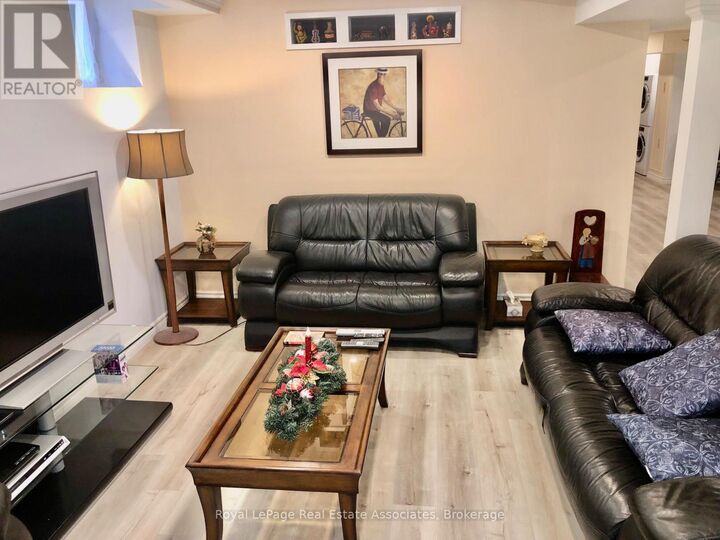 Property Photo:  889 Bancroft Drive West  ON L5V 1X7 