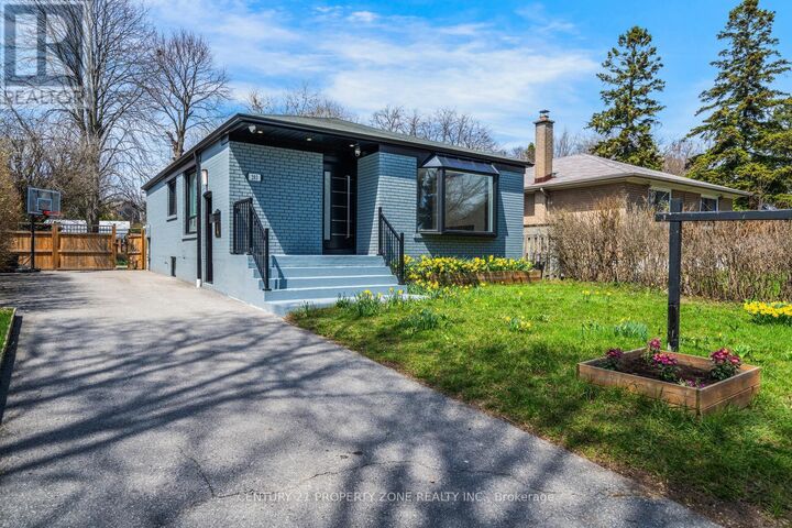 Property Photo:  203 Toynbee Trail  ON M1E 1G8 