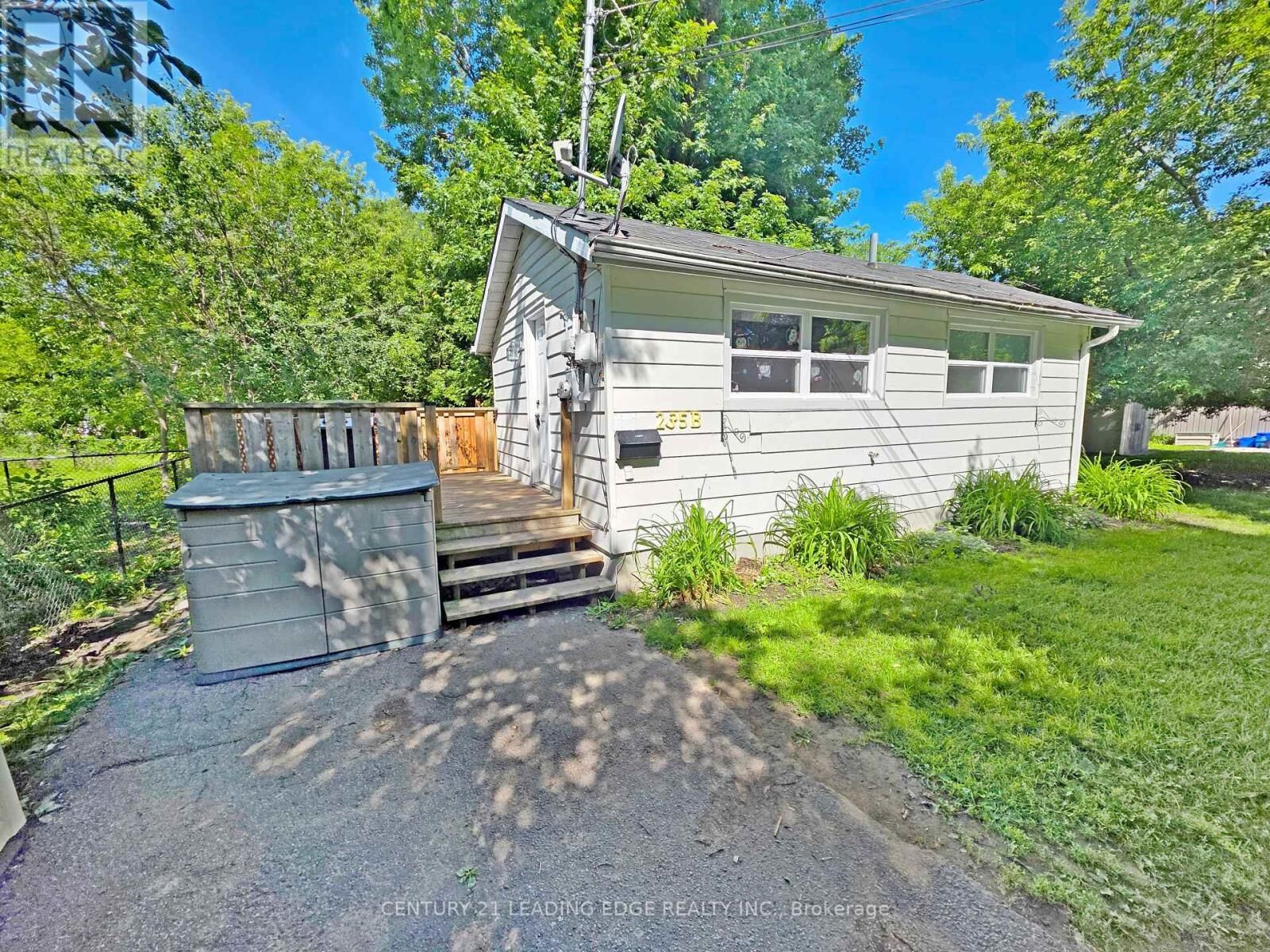 Property Photo:  235 Bayview Avenue B  ON L4P 2T4 