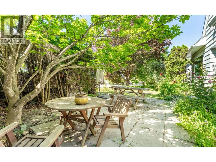 Property Photo: 702 Ibbitson Street BC V0B 1G4