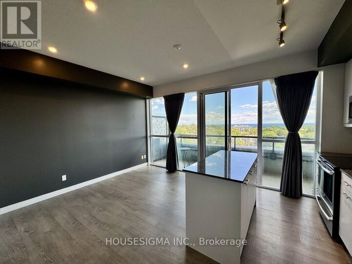 Property Photo:  2055 Danforth Avenue 811  ON M4C 1J8 