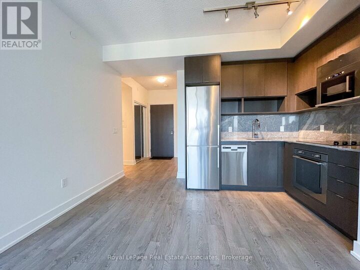 Property Photo:  7 Mabelle Avenue 3307  ON M5T 0C9 