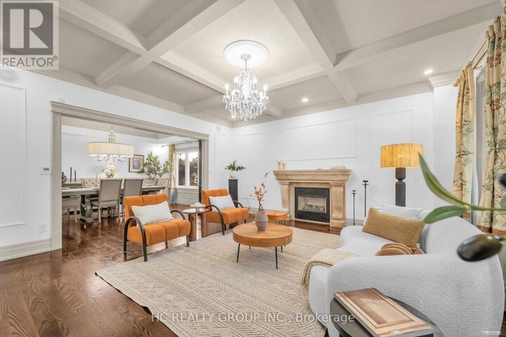 Property Photo:  75 Yorkminster Road  ON M2P 1M4 