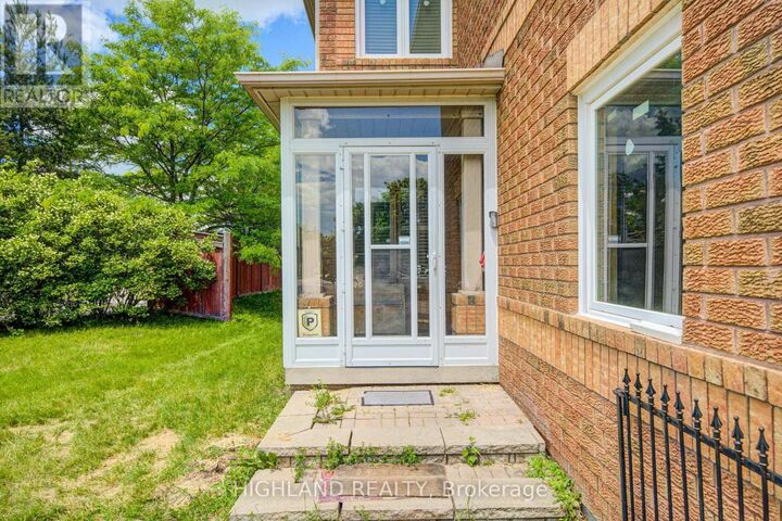 Property Photo: 5327 Landsborough Avenue ON L5R 3X1
