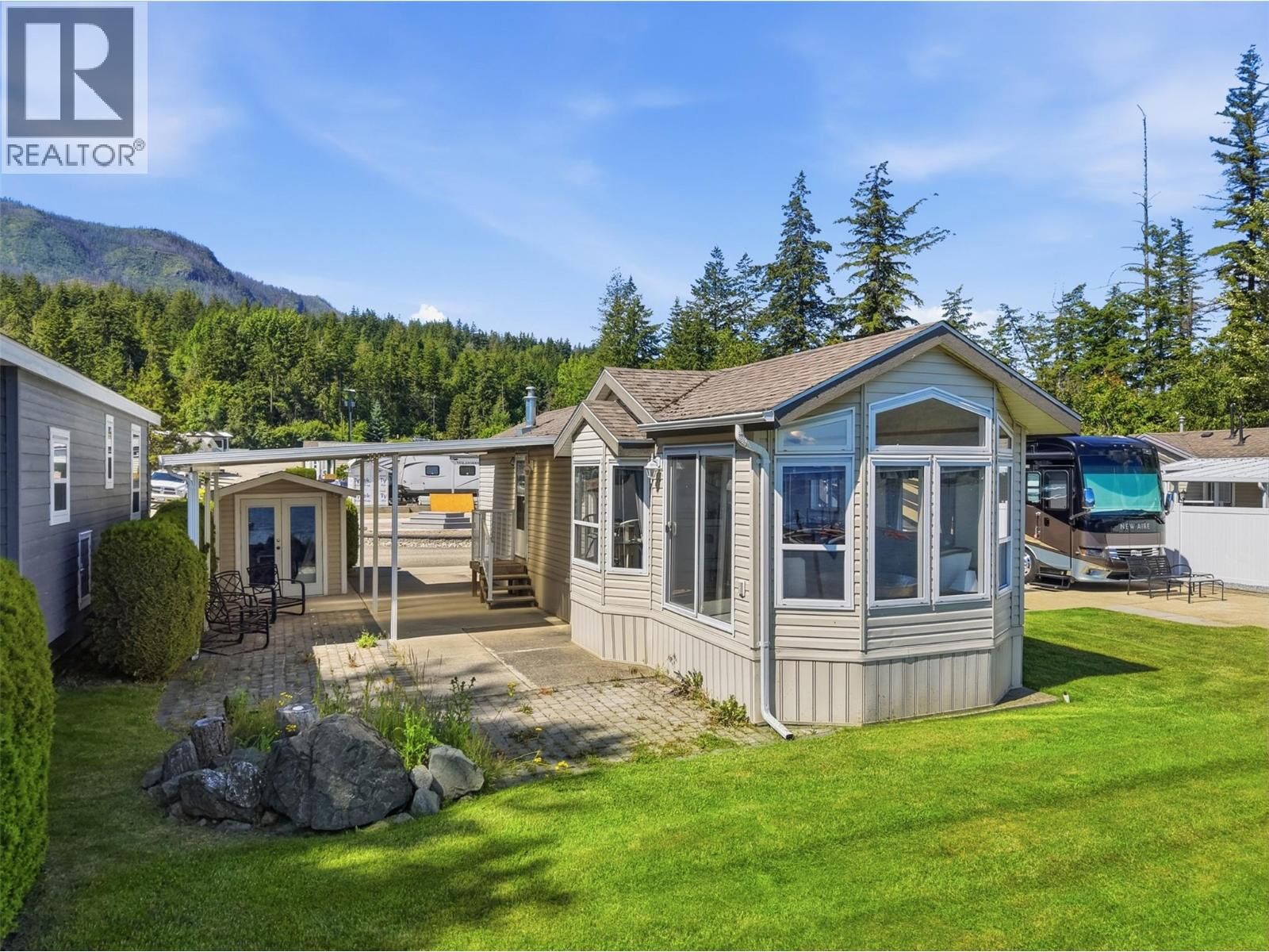 Property Photo:  667 Waverly Park Frontage Road 17  BC V0E 2W1 